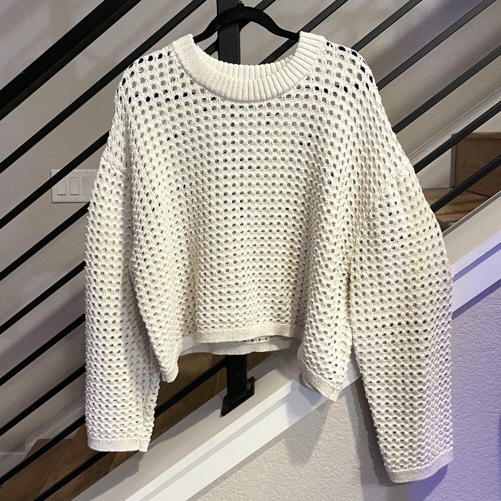 H&M Main Ladies Collection Cream Knitted Cropped Longsleeve Crewneck Sweater